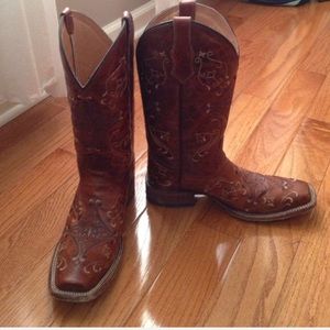 Cowgirl boots embroidered